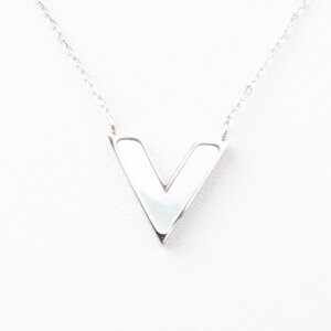 Necklace stainless steel with a pearl colored V pendant