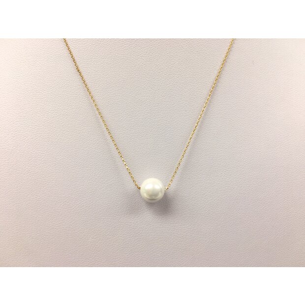 Necklace with pearl