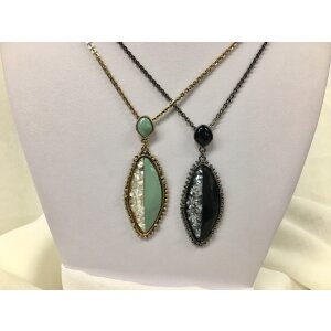 Necklace with oval pendant, length 70cm