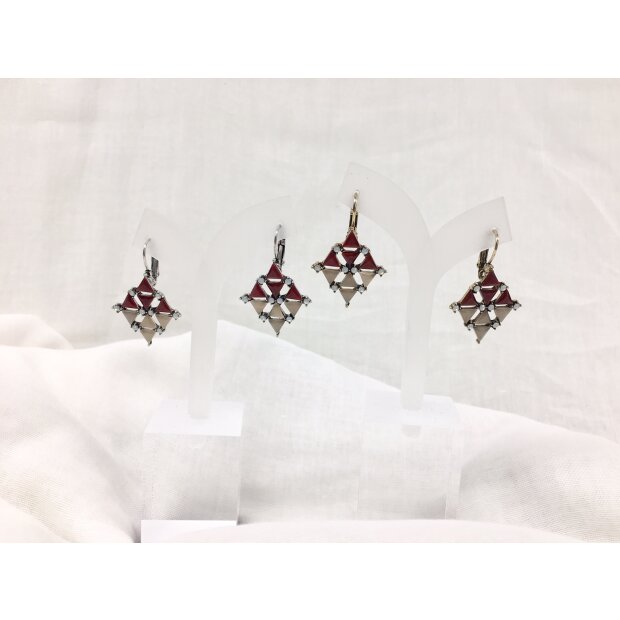 Earrings with small triangles
