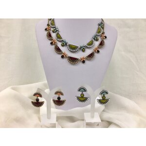 Kette mit Blumen, Perlen und Strasssteinen, L&auml;nge 45cm