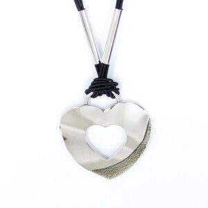 Necklace black/white with an heart shaped oval pendant,...