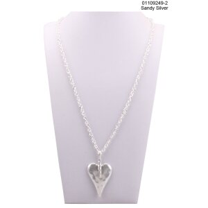 Long necklace with heart
