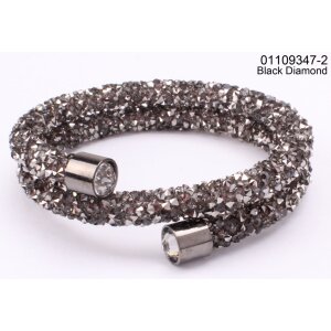 Bangle with magnetic clasp