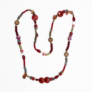 Fashionable necklace with glass beads and gemstones, red