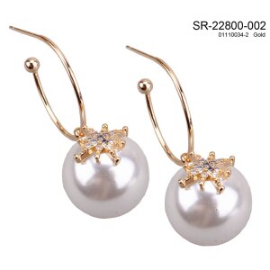 Earrings with pearl pendant