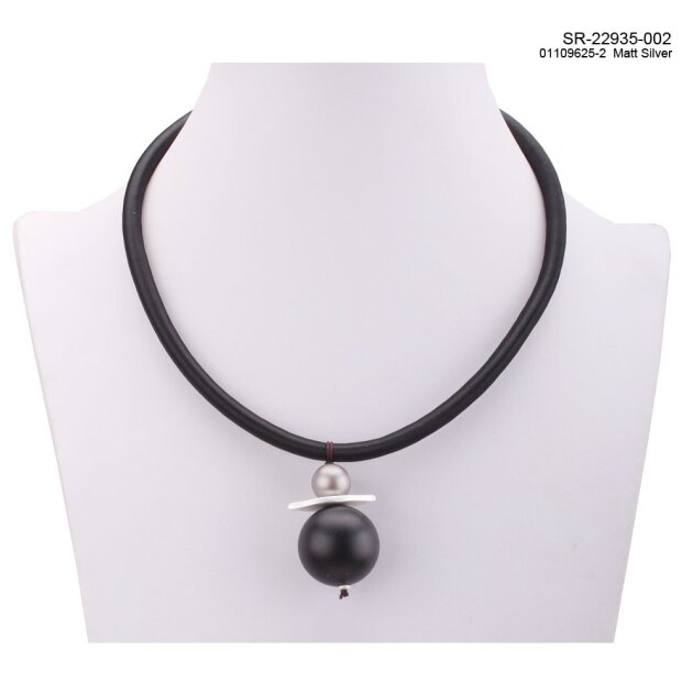 Necklace with pendant, matt silver