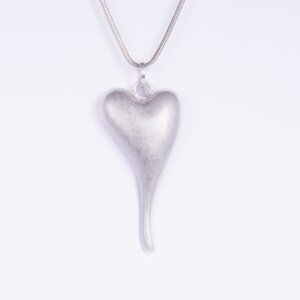 Long necklace with heart pendant