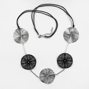 Fashionable long necklace with large round pendants black