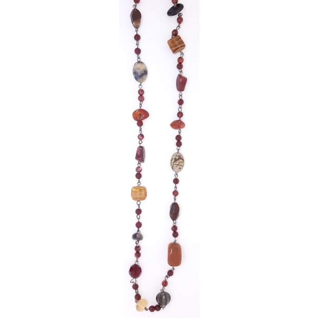 Necklace with agate stones and red pearls
