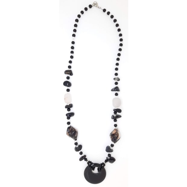 Necklace with pendant made of black onyx
