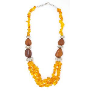 Necklace with agate stones