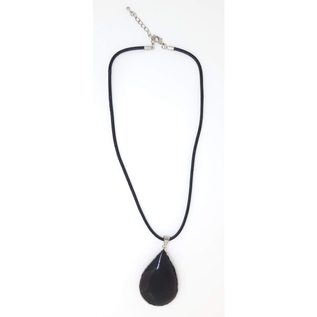 Necklace with drop shaped pendant black